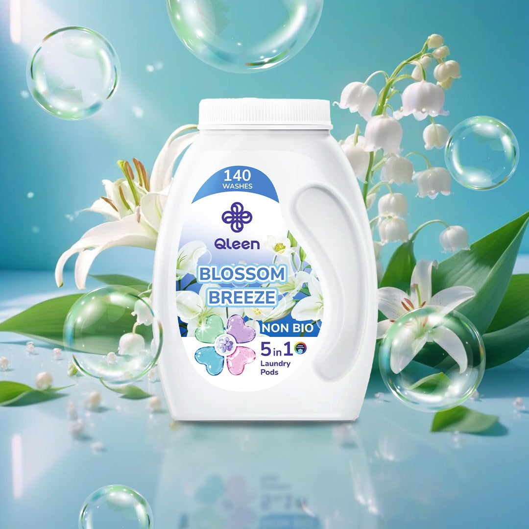 Qleen Blossom Breeze laundry pods with flowers and bubbles on a blue background